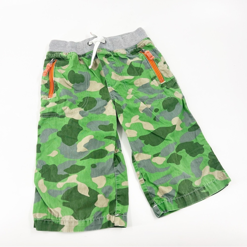 MINI BODEN BOYS GREEN CAMO BOARD SHORTS SIZE 8Y